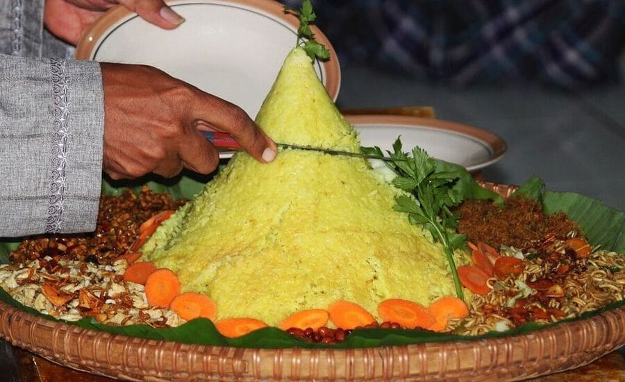Upacara Makan Bersama TTS, Jawaban dan Pembahasan