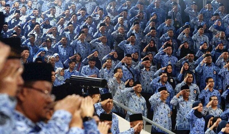 Dalam Menjalankan Perannya Sebagai Pemersatu Bangsa Seorang ASN yang Loyal Harus